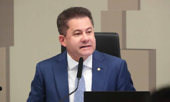 Projeto isenta entidades religiosas, sindicatos, partidos e escolas da taxa de licenciamento de veículos
