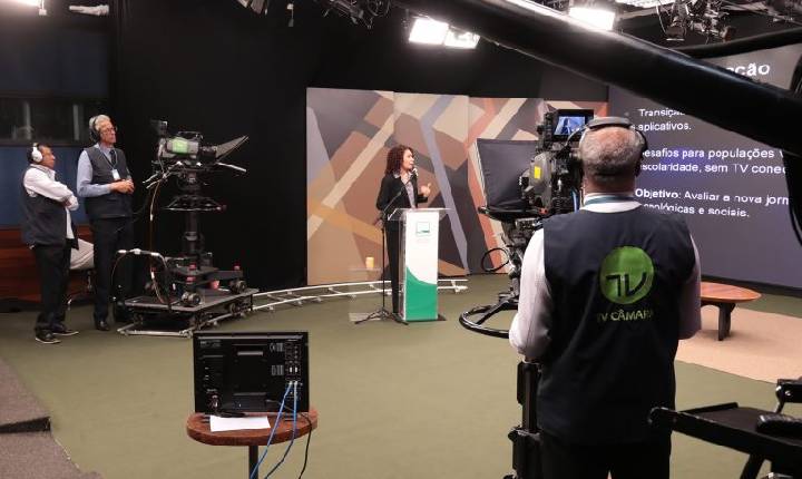 Rede Legislativa de Rádio e TV faz cobertura da eleição ao vivo e em tempo integral