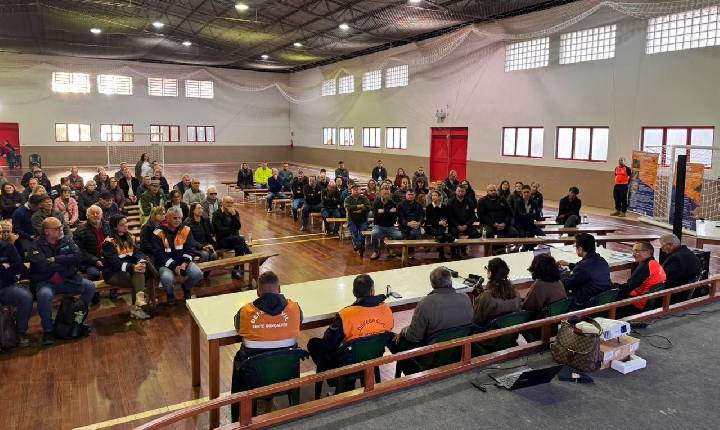 Reunião pública debate riscos de desastres climáticos em Bento