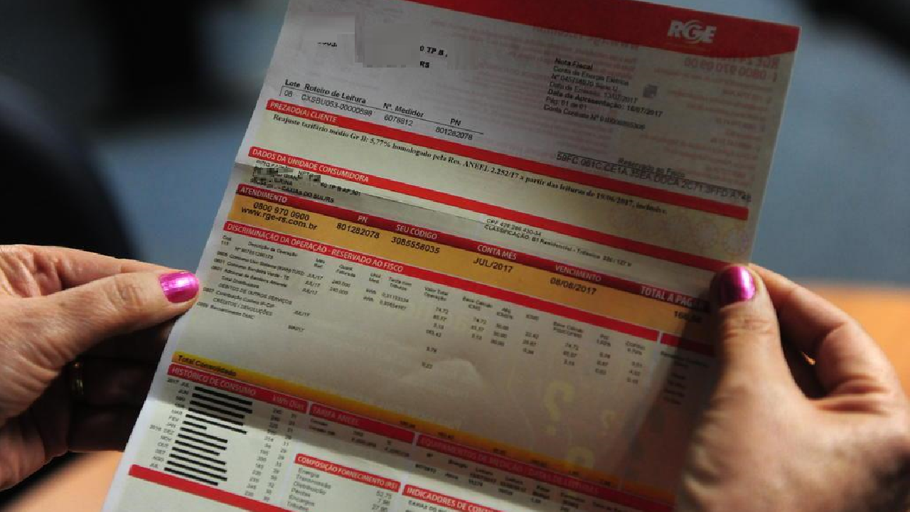 RGE adia e parcela conta de luz de 740 mil gaúchos