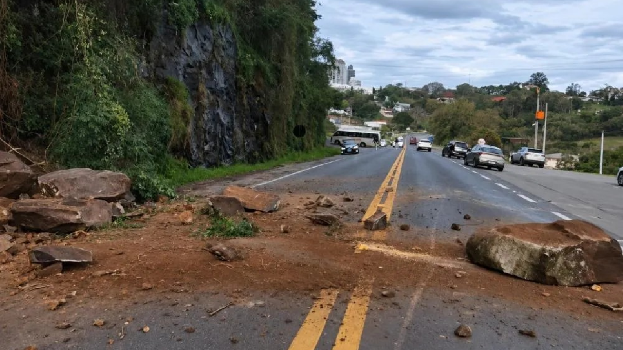 Temporais deixam desalojados e causam deslizamento na Serra Gaúcha