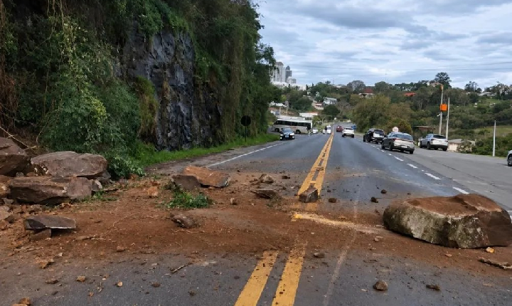 Temporais deixam desalojados e causam deslizamento na Serra Gaúcha