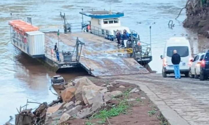 Travessia de balsa entre Santa Bárbara e Santa Tereza é suspensa devido às condições do rio