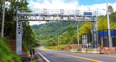 Cinco pórticos de free flow começam a operar em 30 de março nas rodovias da Serra Gaúcha e do Vale do Caí