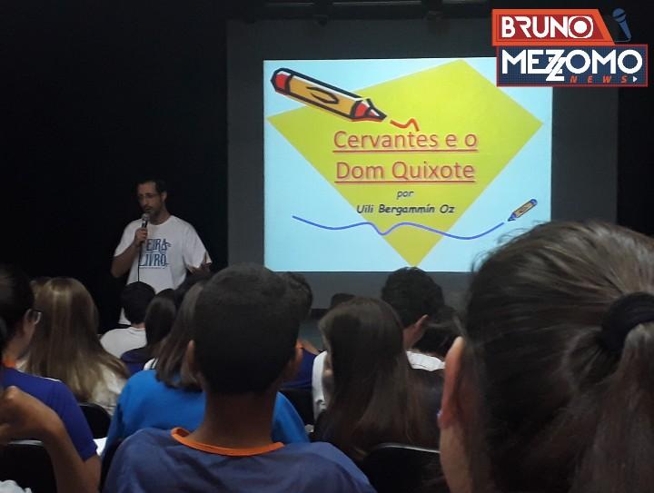 Escritor Uili Bergamin Oz esteve presente na 33° Feira do livro em Bento Gonçalves