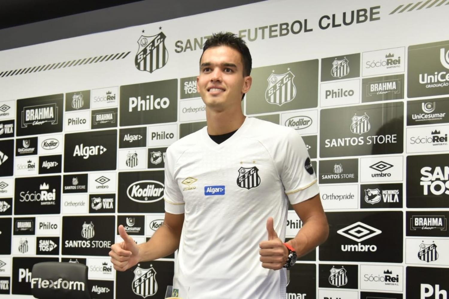 Apresentado, Felipe Aguilar fala de suas características e explica escolha pelo Santos