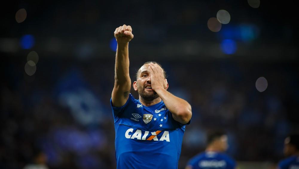 Cruzeiro oficializa a rescisão de contrato do atacante Hernán Barcos e publica agradecimento