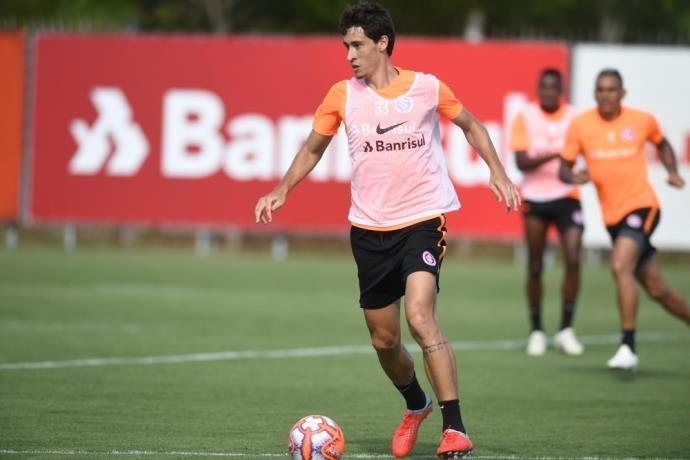 Dourado deve permanecer no Inter até julho