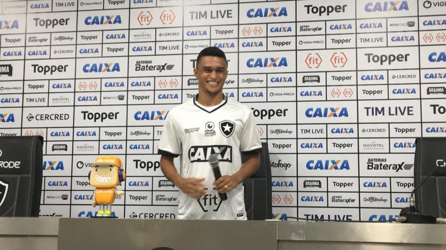 Erik fala em volta para casa no Botafogo: 