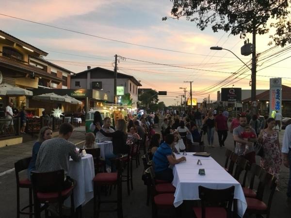 Jantar Sob as estrelas tem mais de 100 atrações e aguarda público de 15 mil pessoas nesta sexta