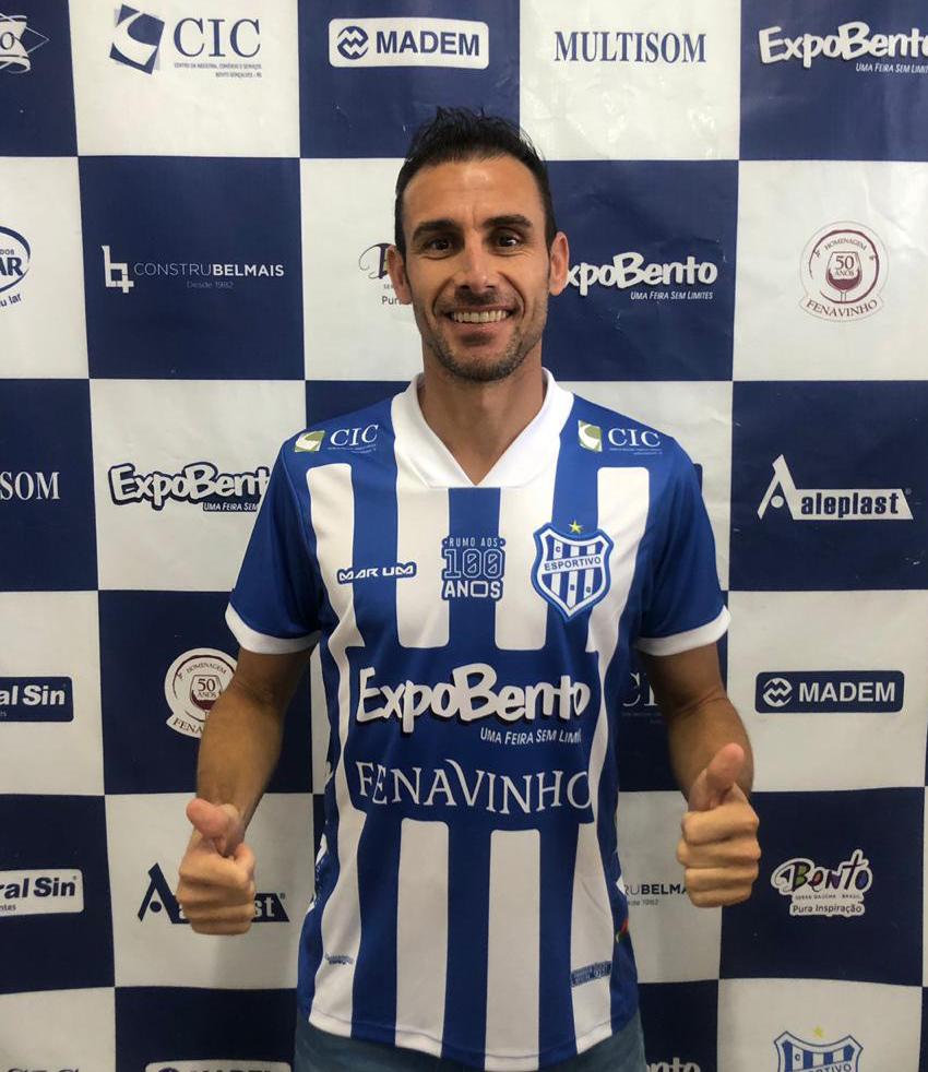 Clube Esportivo anuncia lateral-direito para restante da temporada