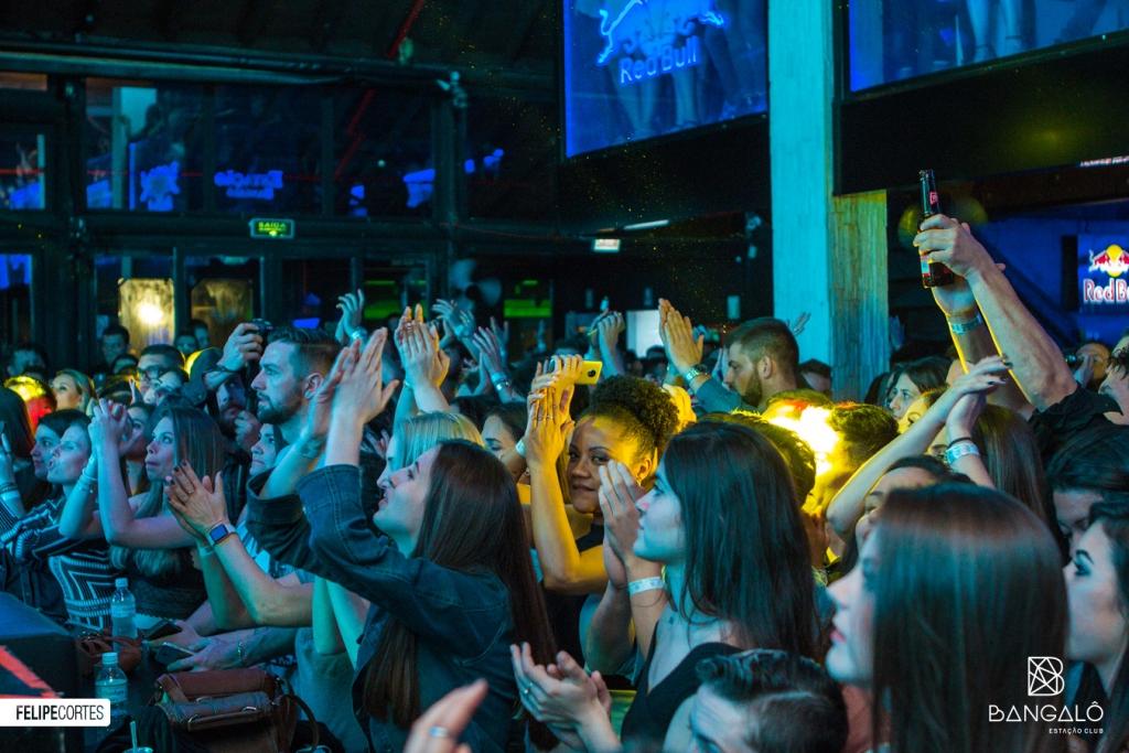 Desfile e show acústico no é oferecido no Dia Internacional da Mulher em Bento
