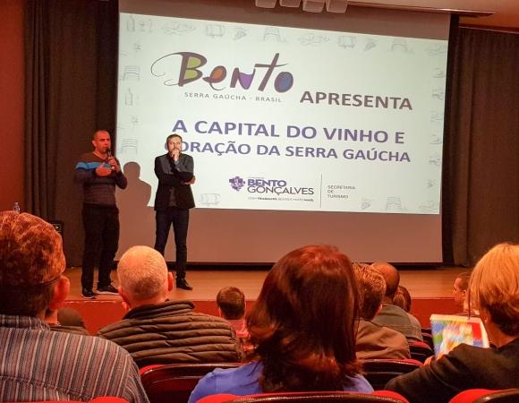 Curso de Turismo Sustentável arrecada 40 kg de alimentos em Bento