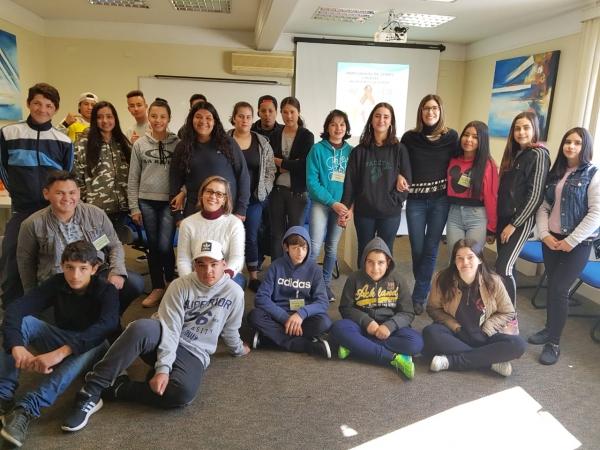 DSTs é tema de debate com adolescentes do Transformando Vidas, em Bento