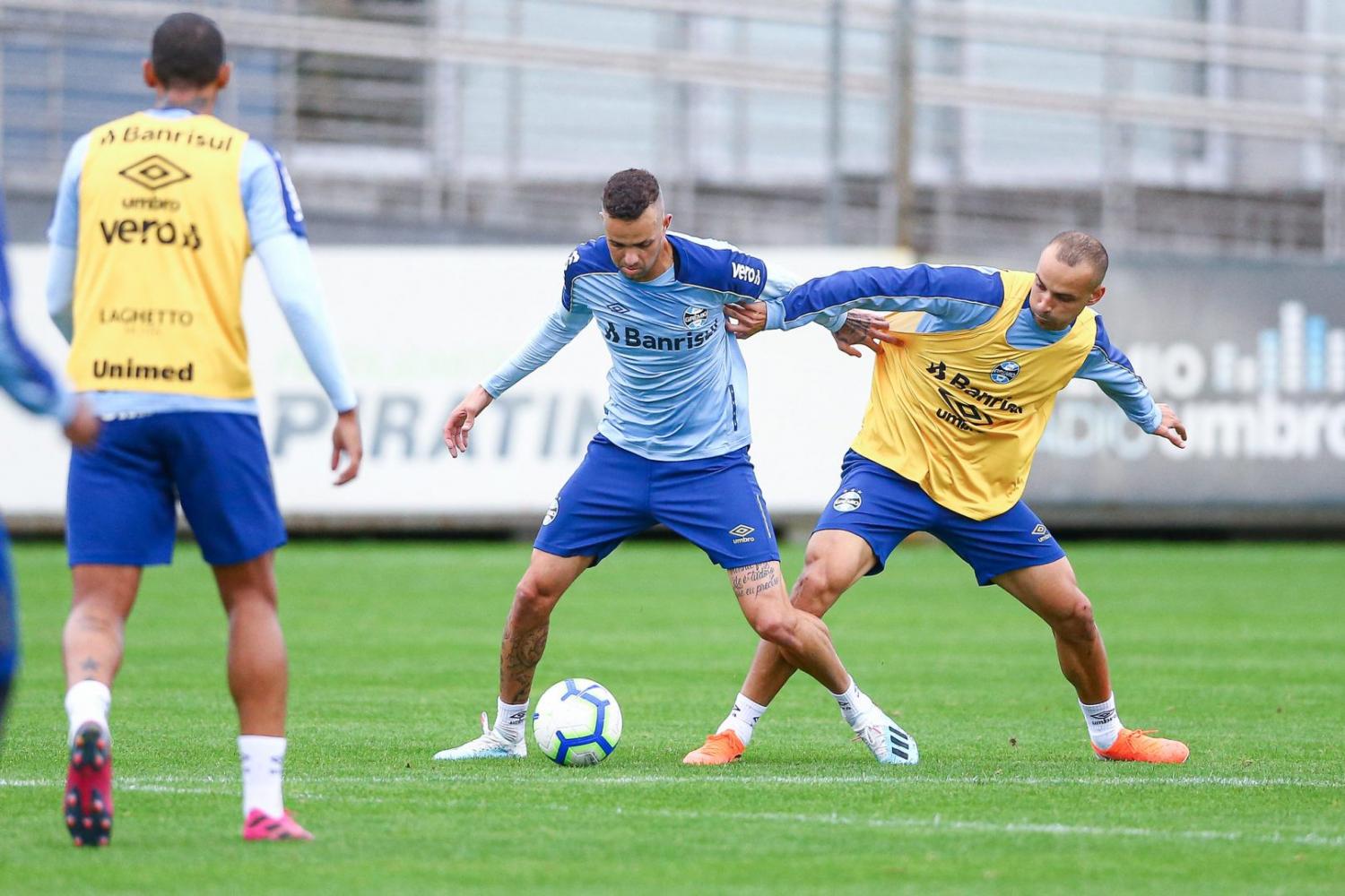 Grêmio embarca para Alagoas, onde enfrentará o CSA, vice-lanterna do Brasileirão