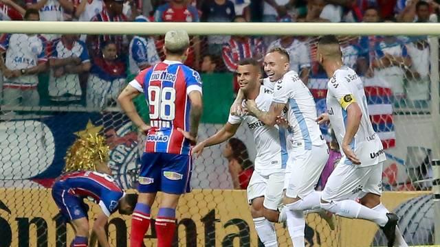 Grêmio vence o Bahia na Fonte Nova lotada e vai às semifinais da Copa do Brasil