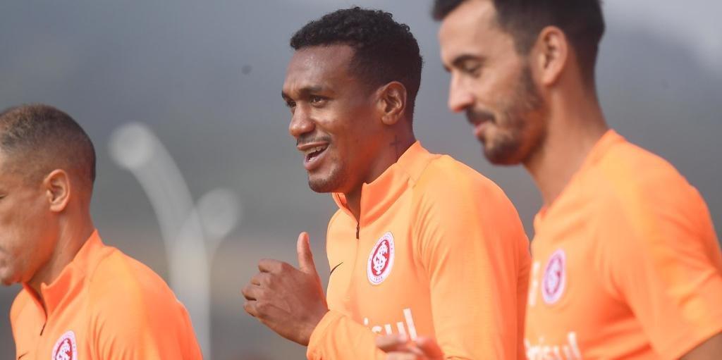 Inter nega terceira proposta por Edenilson