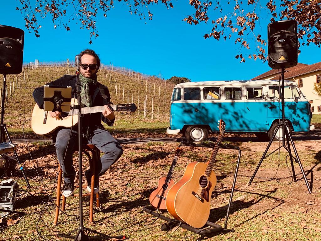 Vinho ao redor da fogueira no Vale dos Vinhedos