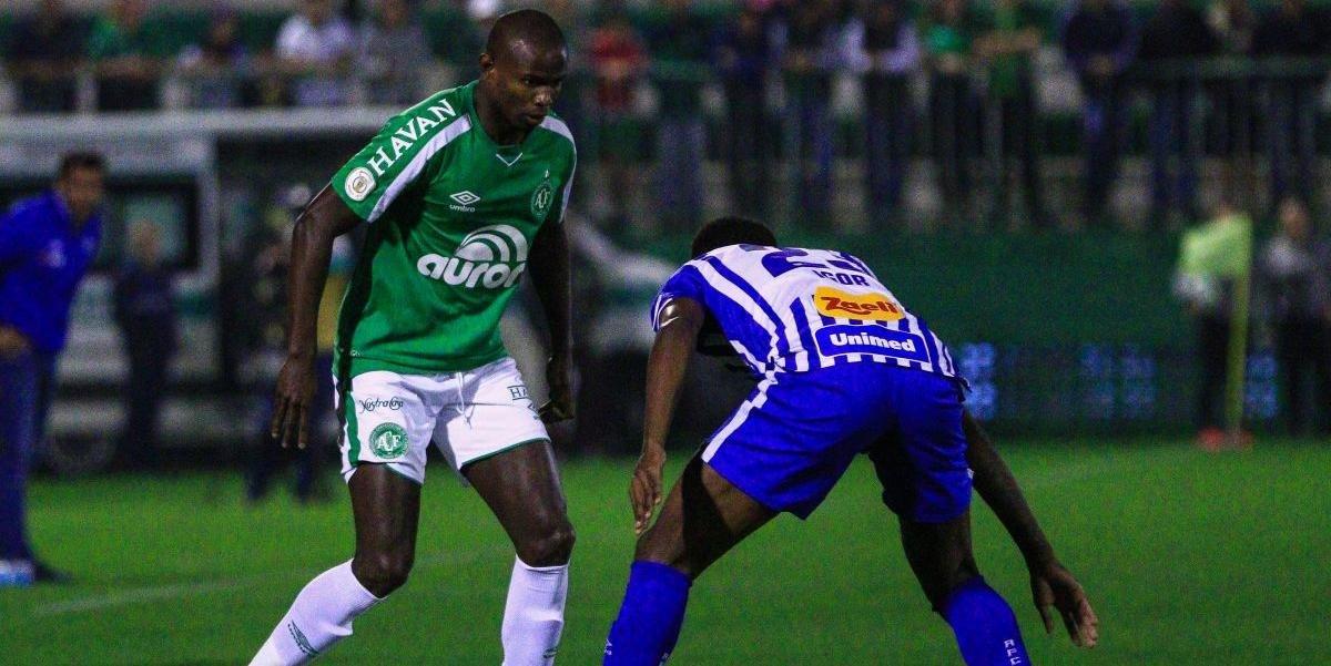 Chapecoense vence e respira na luta contra o rebaixamento
