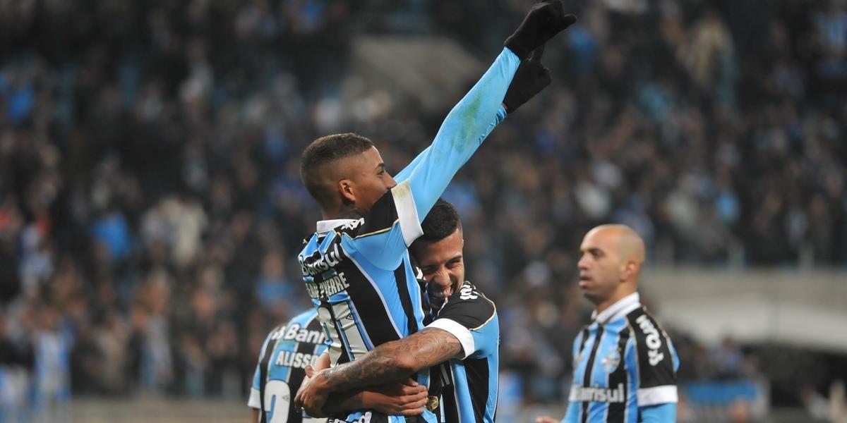 Grêmio se impõe, faz 2 a 0 no Athletico-PR e fica perto da final