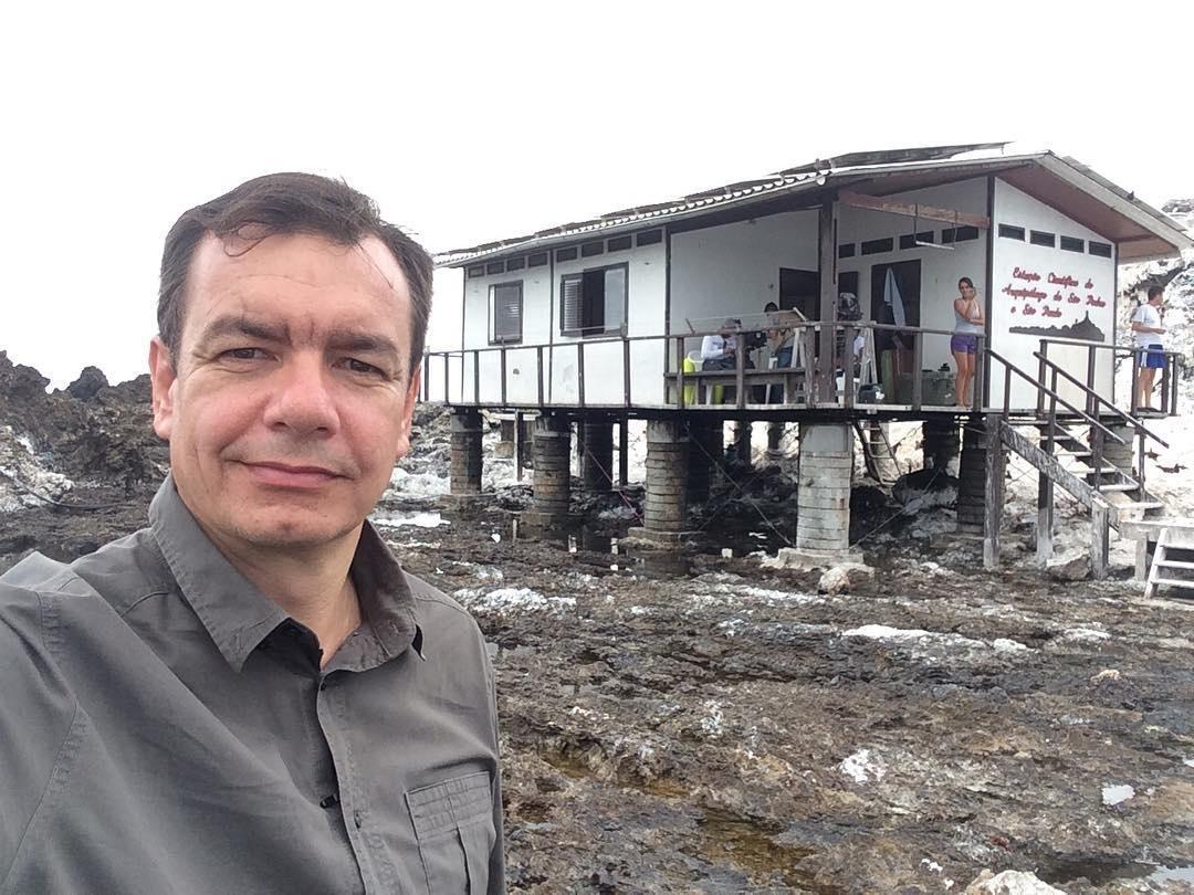 Jornalista Vinícius Dônola lança neste sábado, em Bento  “Histórias das histórias que contei”