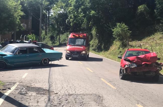 Acidente entre dois carros deixa uma pessoa ferida em Garibaldi