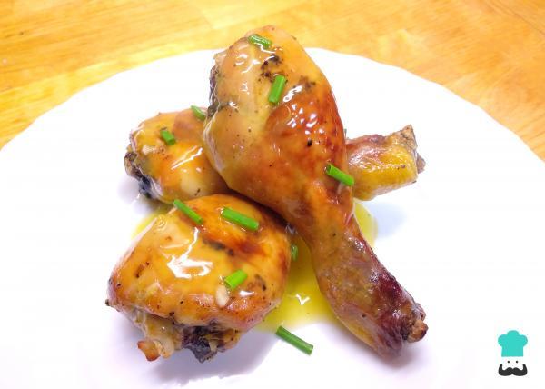Coxa de frango assada ao molho de laranja