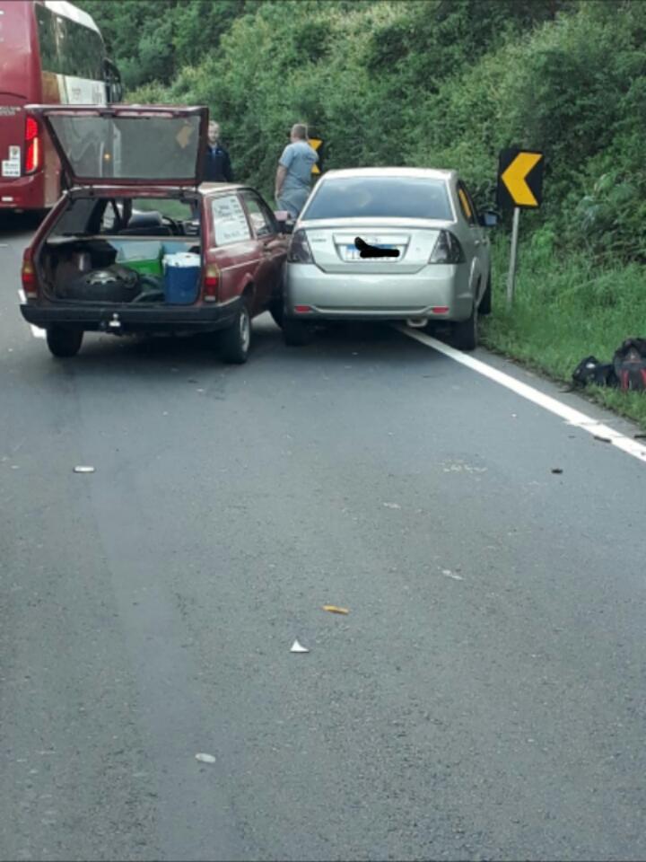 Engavetamento entre cinco veículos deixa uma pessoa ferida na BR-470, em Bento