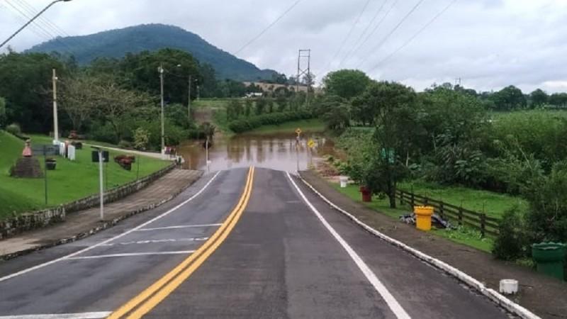 ERS-129 e ERS-130, no Vale do Taquari, estão interrompidas devido ao acúmulo de água