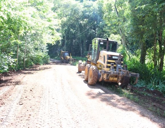 Estrada da Linha Zemith recebe melhorias em Bento