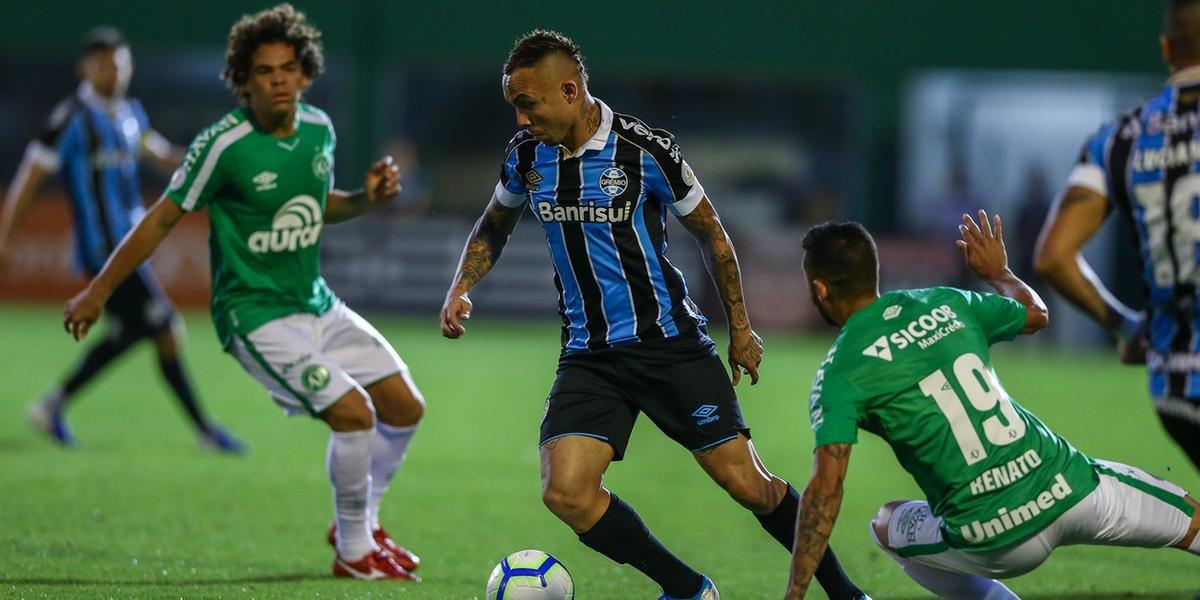 Everton ultrapassa os 4 mil minutos em campo pelo Grêmio no ano