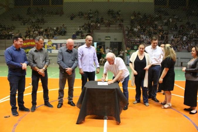 Ginásio Municipal de Esportes de Bento passa ser denominado Darcy Pozza