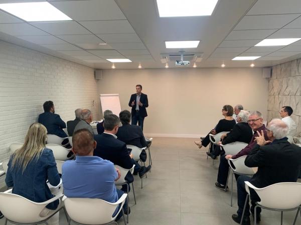 Lideranças se reúnem pelo prolongamento da Rodovia do Parque