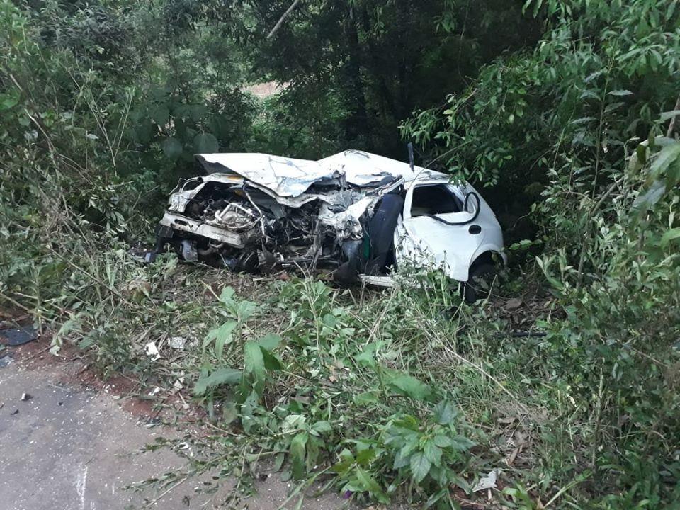 Mulher morre no hospital após acidente entre carro e carreta na ERS-129, em Guaporé