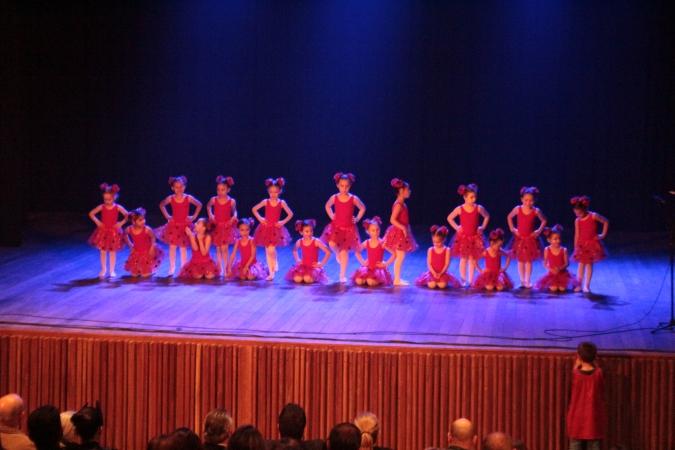 Público de 600 pessoas se encanta com apresentação da II Mostra Anual de Talentos da Casa das Artes em Bento