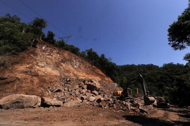 ERS-122 deve ter duas faixas liberadas até terça-feira em Farroupilha