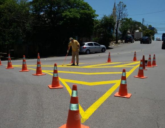 Mobilidade Urbana de Bento reforça pintura de acesso a Bento devido a visita de Bolsonaro