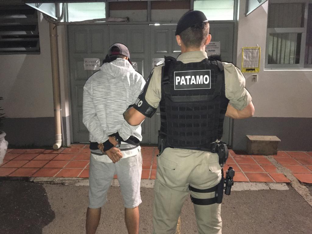 Patamo da BM prende foragido no bairro Municipal em Bento