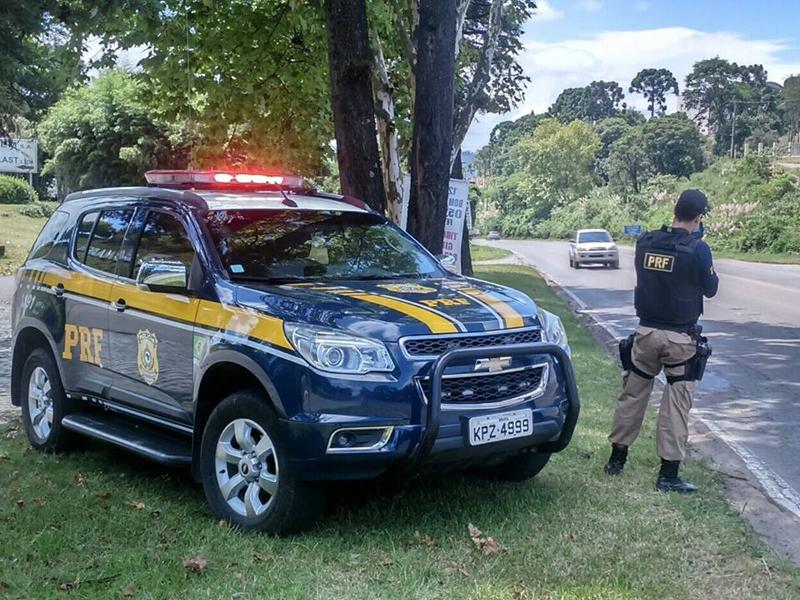 PRF prende homem sob efeito de álcool na BR-470