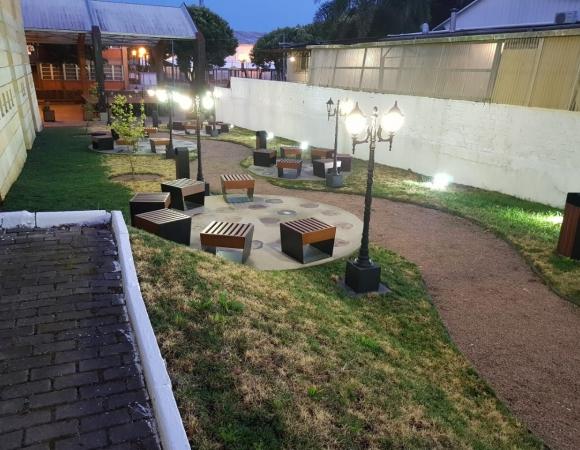Bento inaugura nova área de convivência na Planalto