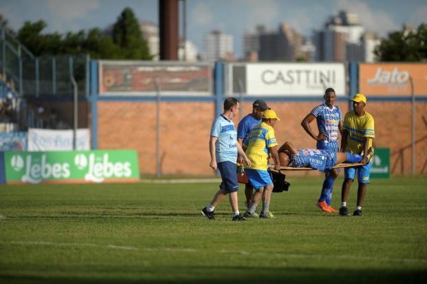 Esportivo perde camisa 10, após sofrer fratura em campo