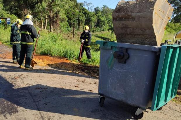 Fepam trabalha na remoção de resíduos deixados na ERS-122 em Farroupilha