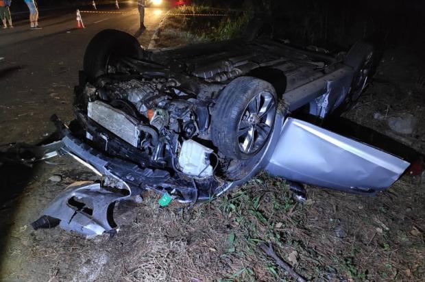 Motorista de Serafina Corrêa morre após colidir carro contra árvores em Vespasiano Corrêa