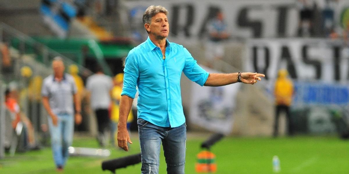 Renato destaca mudança de atitude no 2º tempo para virada do Grêmio