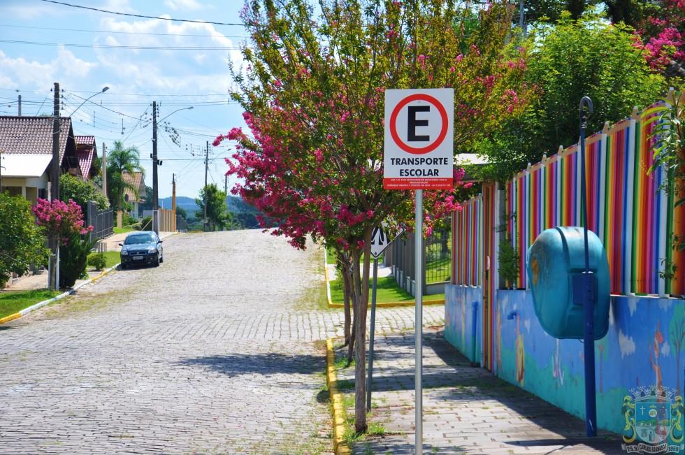 Carlos Barbosa intensifica a fiscalização dos estacionamentos em frente às escolas
