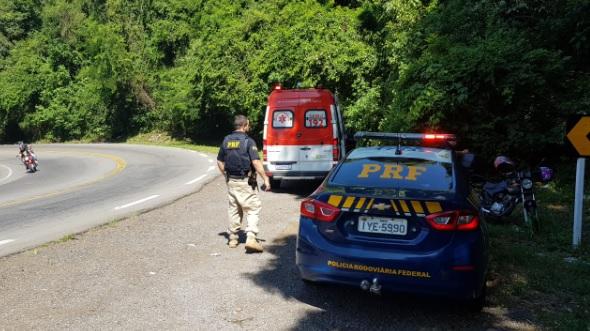 Idosa sofre ferimentos após pneu de moto furar na BR-470, em Bento