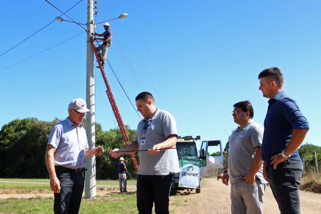 Inicia a instalação da Fibra ótica no interior de Garibaldi