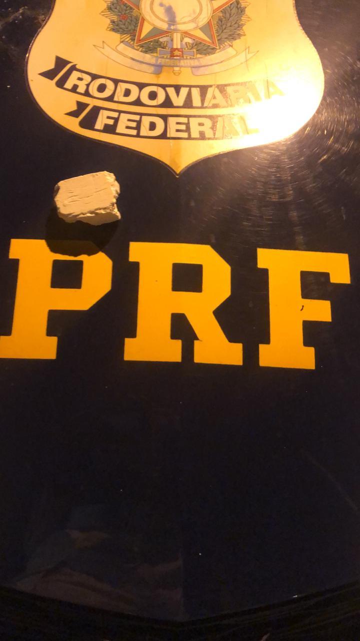 Motorista de aplicativo admite trasportar passageiro para comprar drogas em Bento