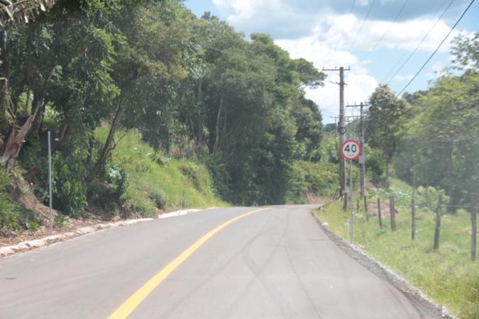 Pavimentação asfáltica da Linha Ferri está em fase de conclusão em Bento