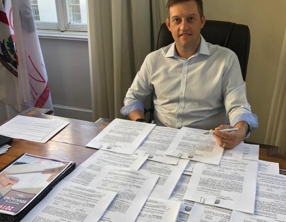 Prefeito autoriza compra de vagas na rede particular em Bento